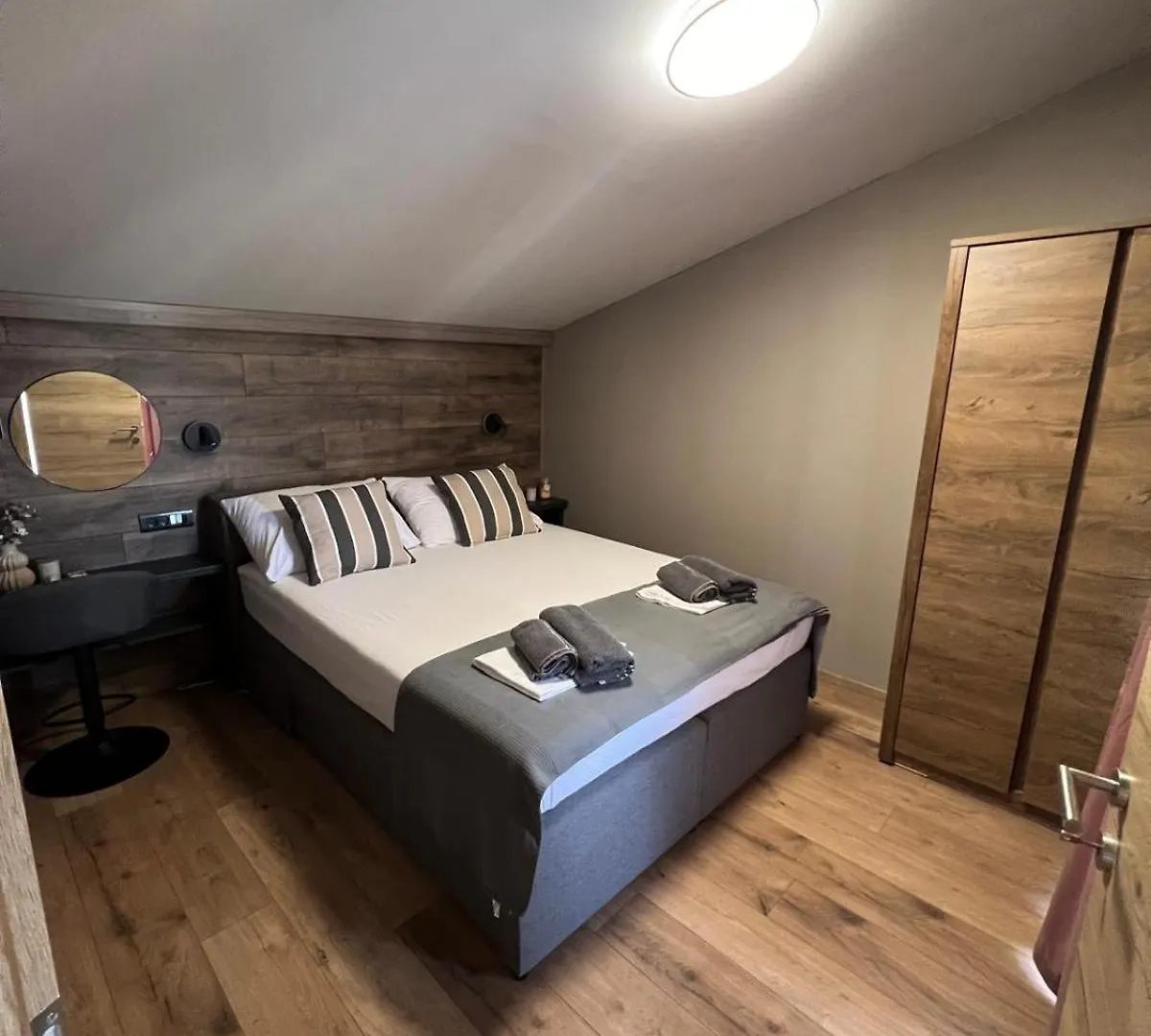Apartment Grey Mandre