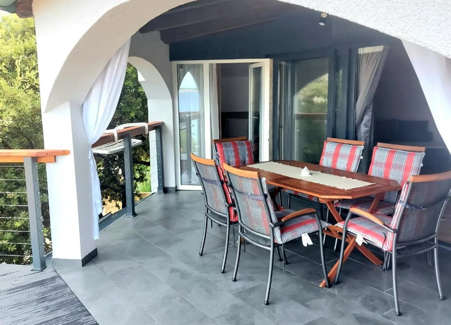 Apartment Grey Mandre 0*,
